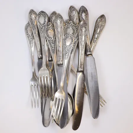 4st Matskedar 6st Matgafflar 8st Matknivar (blad i rostfritt stål), Sovjetiska stämplar, längd 18-23cm, silver 875/1000 Vikt: 1168,9 g