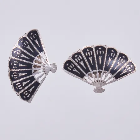 Ett par örhängen, med clips, längd ca 30mm, bredd ca 20mm, Siam Sterling silver Vikt: 5,1 g