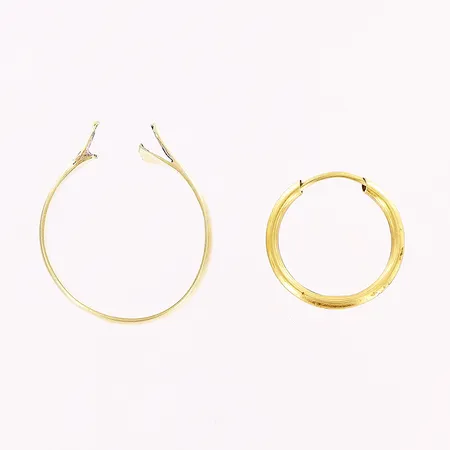1 enstaka örhänge, 1 ring, defekter, 18K, 1,9gram Vikt: 1,9 g