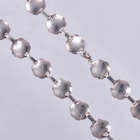 Collier, längd: ca 42cm, bredd: ca 2,5-16mm, 830/1000 silver  Vikt: 23,5 g