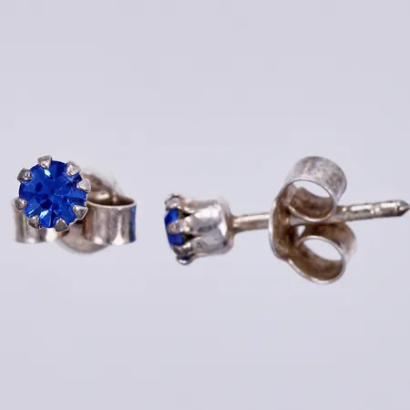 Ett par örhängen med blåa stenar, Ø 3mm, silver Vikt: 0,6 g