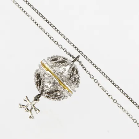Collier med hänge, ca 70cm, hängdel ca 60mm, limrester på hänge, sannolikt tenn Vikt: 0 g