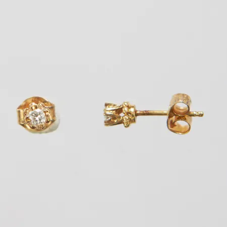 Ett par örhängen, diamanter 2 x ca 0,04ct, Ø3,5mm, 18K Vikt: 0,9 g