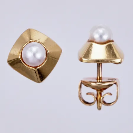 Ett par örhängen Ø 8mm, med odlade pärlor Ø2mm, 18K Vikt: 1,9 g