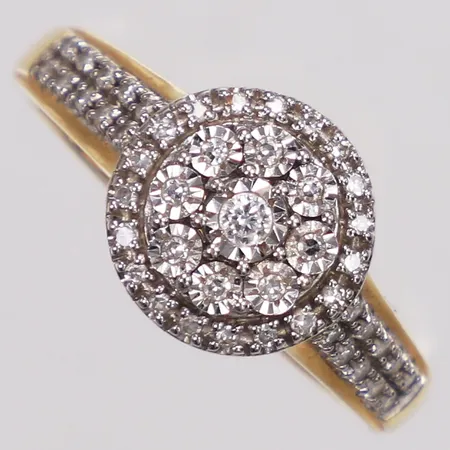 Ring, diamanter 1 x ca0,02ct + 47 x ca0,005ct, Guldfynd, stl 16¾, bredd 2,3-9,4mm, 18K  Vikt: 2,5 g