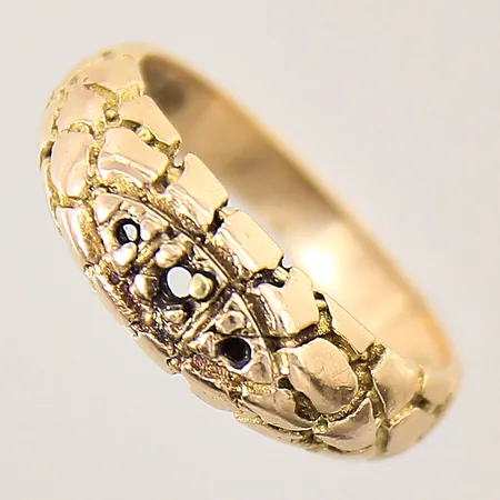 Ring med dekor, saknar stenar, ostämplad, 14K Vikt: 3,6 g