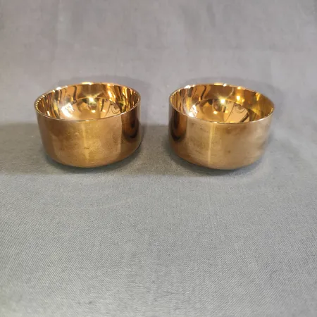 Ett par ljuslyktor, Skultuna, formgivna av Pierre Forsell, höjd ca 3cm, Ø60mm, mässing, kartong. 