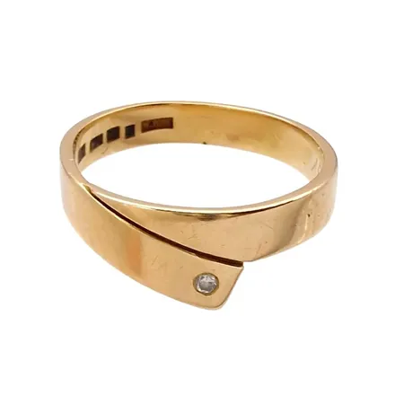 Ring, 18K guld, Diamant 0,01ct, missformad skena, bruksmärken  Vikt: 3,3 g