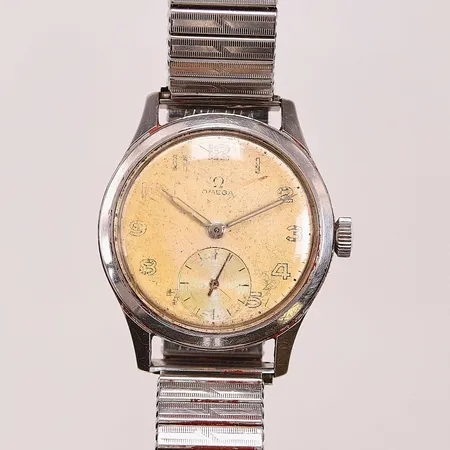 Herrur Omega 34mm, stål, manuell, ref:2622-2, Cal.265, verknr:12092130, flexband, skadad/patinerad urtavla, utbytt krona.