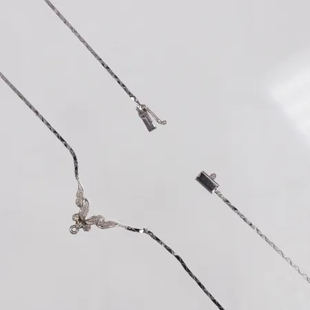 Collier, vita stenar, halvstel, 40cm, defekt länk, 835/1000 silver Vikt: 6,6 g