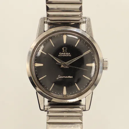 Armbandsur Omega Seamaster, stål, automatisk, ca 34mm, svart urtavla, boettnr 14704-1SC, serienr 17878960, cal 591, år 1960, flexarmband stål ej original, repigt plexiglas och boett, utbytt krona ej original, inga tillbehör.  