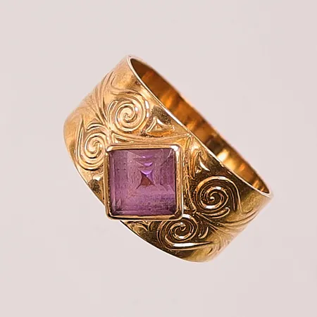 Ring, Ø16¼, bredd:10mm, lila sten, 18K 3,8g.