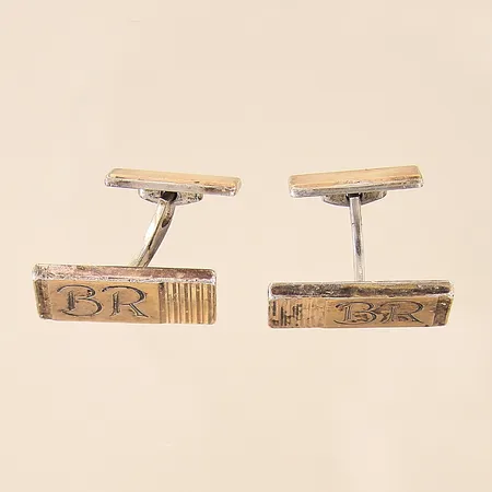 Ett par manschettknappar, 24x10mm, gravyr, skeva, silver 830/1000 Vikt: 17,2 g