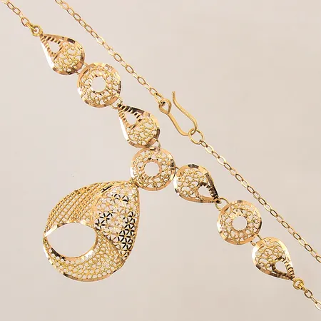 Collier Ankar med integrerade hängen samt genombruten dekor, längd 42cm, bredd 2-25mm, 18K  Vikt: 10,2 g
