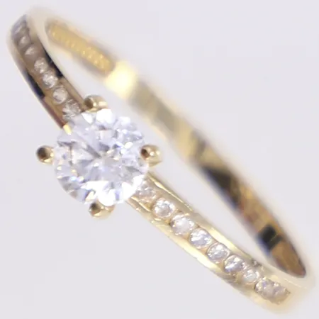 Ring med vita stenar, stl 17½, bredd 1-4mm, 14K  Vikt: 1,2 g