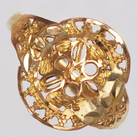 Ring, genombrutet mönster, stl 18, bredd 2,2-14,3mm, skev, lödning, 21K  Vikt: 1,9 g