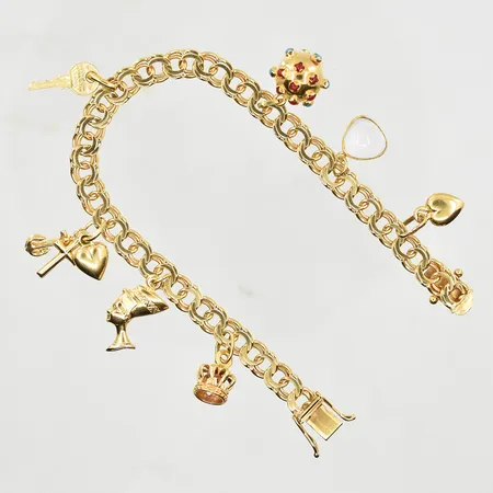 Armband Bismarck med 7 berlocker, längd 19 cm, länkens bredd 6 mm, 18K. Vikt: 20,6 g
