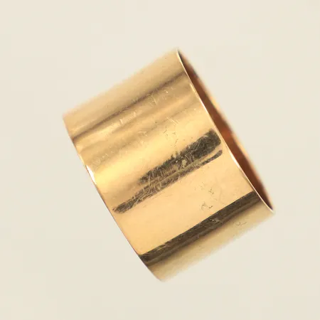 Ring, stl ca 17½, bredd ca 13mm, repig, otydlig stämpel, 14K Vikt: 5,4 g