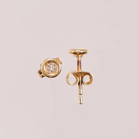 Ett par örhängen, diamanter 2x ca 0,01ctm 3mm, 18K 0,6g.