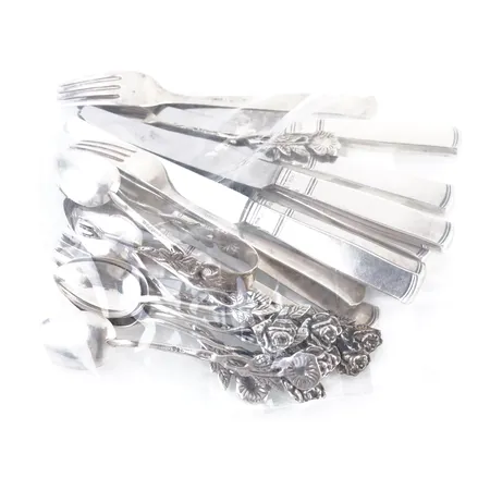 Diverse silverbestick, bruttovikt 487gr Vikt: 487 g