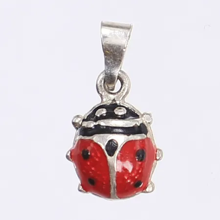 Hänge, nyckelpiga, emaljerad, längd 1,5cm inkl ögla, bredd 1cm, silver 925/1000 Vikt: 0,7 g