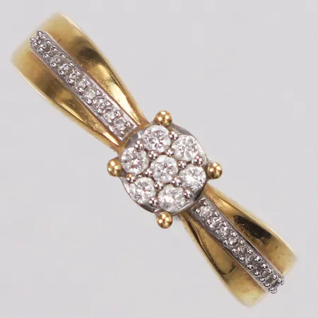 Ring, diamanter 7 x ca0,02ct + 22 x ca0,005ct, Guldfynd, stl 17, bredd 1,4-5mm, 18K  Vikt: 2,5 g