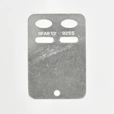 Hänge id-bricka, längd 28 mm, bredd 20 mm, Guldfynd, ograverad, 925/1000 silver. Vikt: 2,6 g