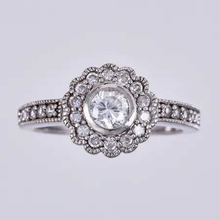 Ring med stenar, stl: ca 17¼, bredd: ca 2-11mm, 925/1000 silver  Vikt: 3,5 g