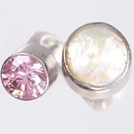  Ring med färgade stenar, stl 14¾, bredd 4-26mm, 925/1000 silver,  Vikt: 12,1 g