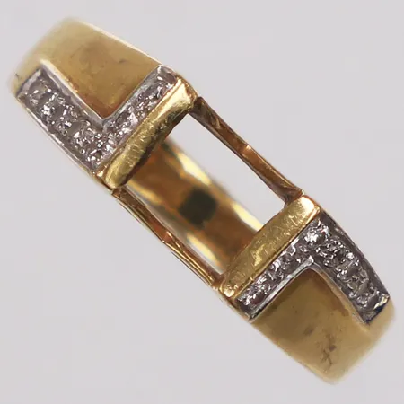 Ring, vita stenar, stl 17¼, defekt saknar mittsten, 18K  Vikt: 4,3 g