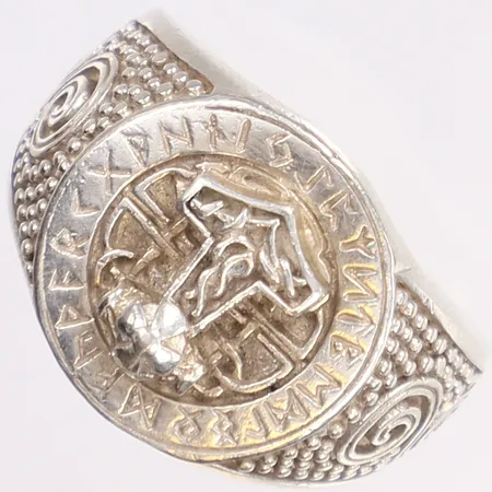 Ring med Tors hammare, stl 22¾, bredd 5-19mm, 925/1000 silver Vikt: 11,8 g