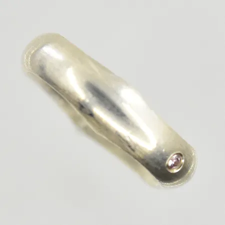 Ring, "hjärtering" med rosa diamant, design Hanne Heftö, stl ca 16½-17, matterad yta, oval form, originalask medföljer, 925/1000 silver. Vikt: 9,1 g