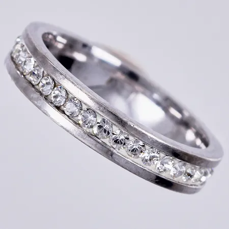 Ring med stenar, stl: ca 17, bredd: ca 4mm, 925/1000 silver  Vikt: 3,1 g