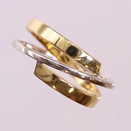 Ring tvåfärgad, stl 18, ca bredd 3-9,5mm, GHA. 18K  Vikt: 2,5 g