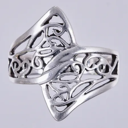 Ring, stl: 18, bredd ca 3-21mm, silver Vikt: 3,6 g