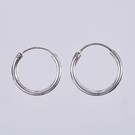 Ett par örringar Ø 15mm, bredd ca 1mm, 925/1000 silver Vikt: 1,4 g