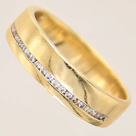 Ring med diamanter 21 x ca 0,005ct, stl 19, bredd 5mm, GHA, 18K  Vikt: 5,3 g