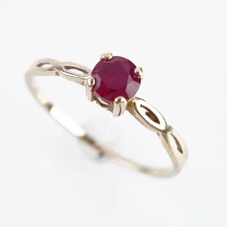 Ring m sten, stl 18(56), Ø5mm, 14k Vikt: 1,3 g