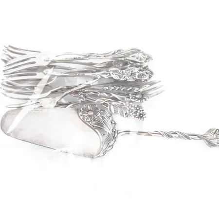 Tårtgafflar, 12 st och 1 tårtspade, silver, 13cm resp 20,5cm Vikt: 257,4 g