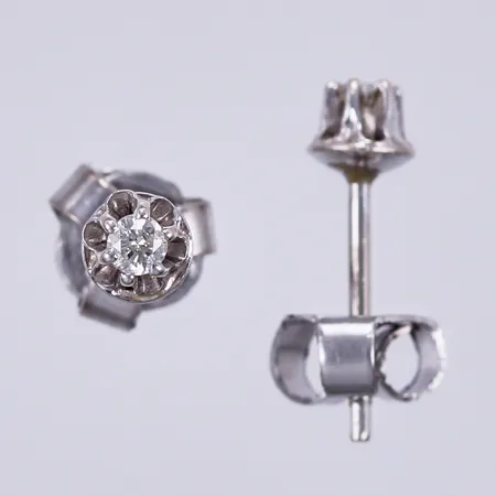 Ett par örhängen med diamanter ca 2x0,05ct, Ø ca 2mm, vitguld, 18K Vikt: 1 g
