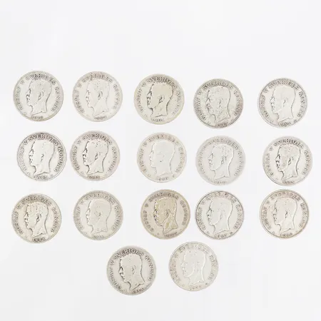 17 Mynt, Gustav V Sveriges Konung, 1kr, år 1910 - 1940, Ø25mm, silver.  Vikt: 125,5 g