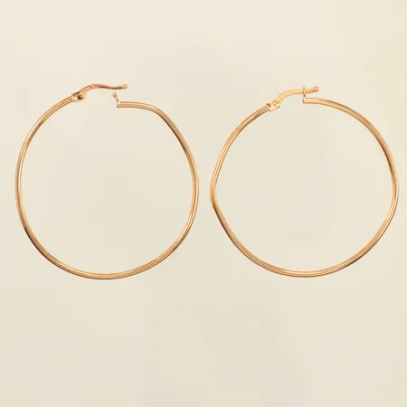 Ett par örhängen creoler, Ø40mm, bredd 1,5mm, buckliga, skeva, GHA, 9K  Vikt: 2,2 g