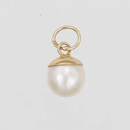 Hänge odlad pärla, ca 12x6mm, slitage, 18K guld. Vikt: 0,4 g