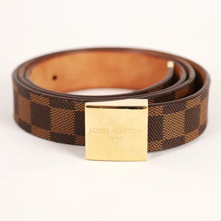Skärp/bälte, Louis Vuitton, datumkod 2001 Spanien, längd inklusive spänne 118cm, bredd 28mm, slitage, repor och märken.  Vikt: 0 g