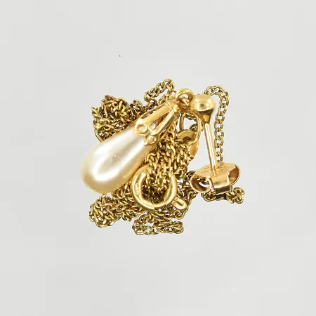 Diverse defekt guld med plastdetaljer, 18K. Vikt: 3,6 g