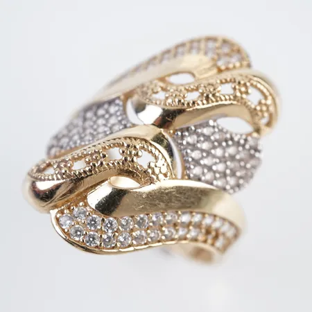Ring m vita stenar, stl 18½(58), bredd 24mm, 14k Vikt: 4 g