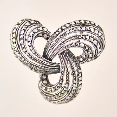 Brosch med markasiter, 38x41mm, silver 830/1000 Vikt: 13,1 g