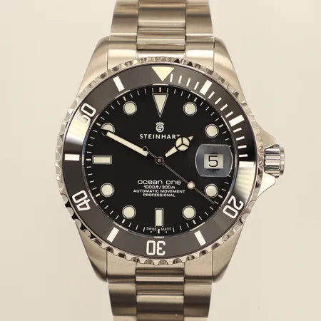 Herrur Steinhart Ocean One Professional 1000ft/300m, stål, automatisk, 39mm, datum, stållänk ca 21cm, inga tillbehör. 