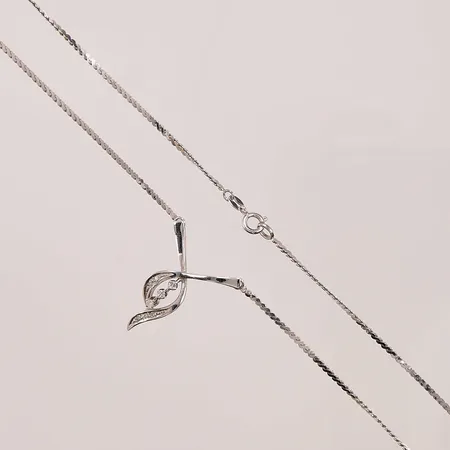 Collier, ca 42cm, diamanter 3x ca 0,03ct, 5x ca 0,01ct, 18K 9,4g.