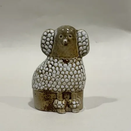 Figurin, Lisa Larson, Pudel, ur serien minikennel, höjd 9cm, Gustavsberg, osignerad, stengods, mindre tillverkningsfel, troligen andrasortering Skickas med paket.